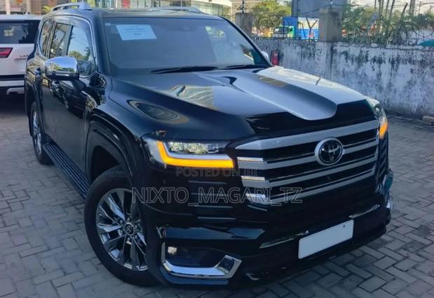 Toyota Land Cruiser LC300 2023 Black