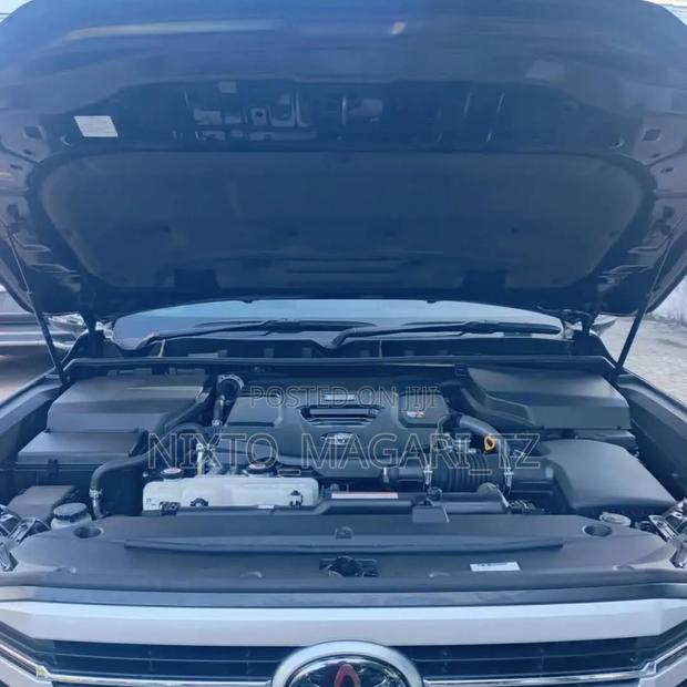 Toyota Land Cruiser LC300 2023 Black