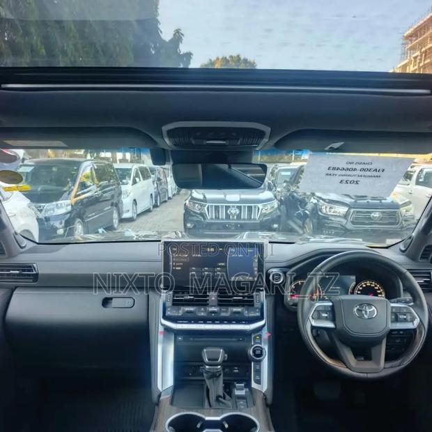 Toyota Land Cruiser LC300 2023 Black