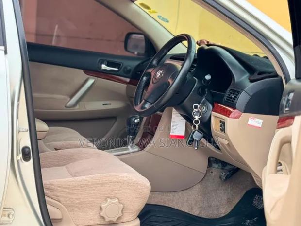 Toyota Premio 2004