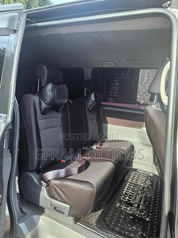 Toyota Noah 2008 Gray