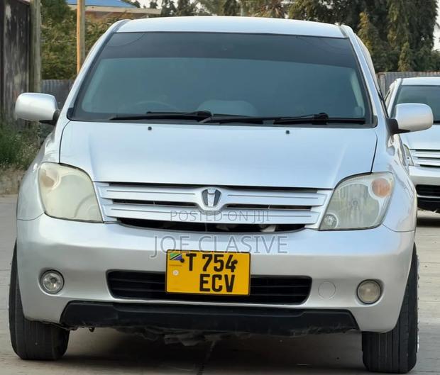 Toyota IST 2003 Silver