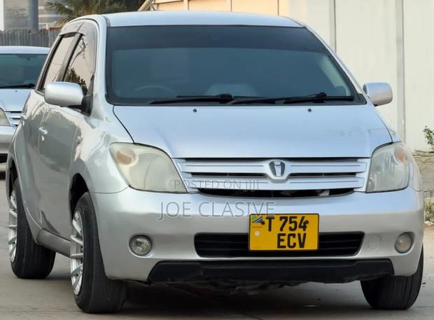 Toyota IST 2003 Silver