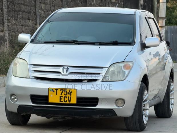 Toyota IST 2003 Silver
