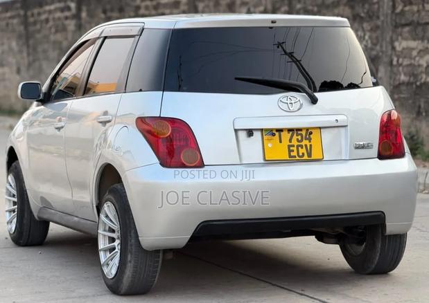 Toyota IST 2003 Silver