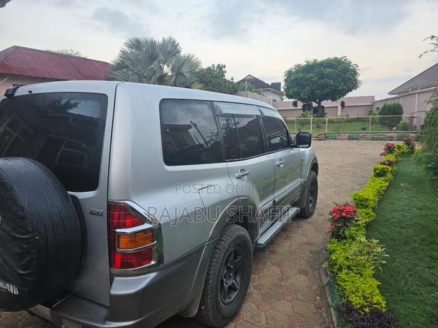 Mitsubishi Pajero 2004 Silver