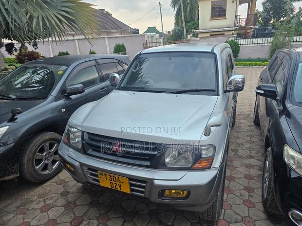 Mitsubishi Pajero 2004 Silver