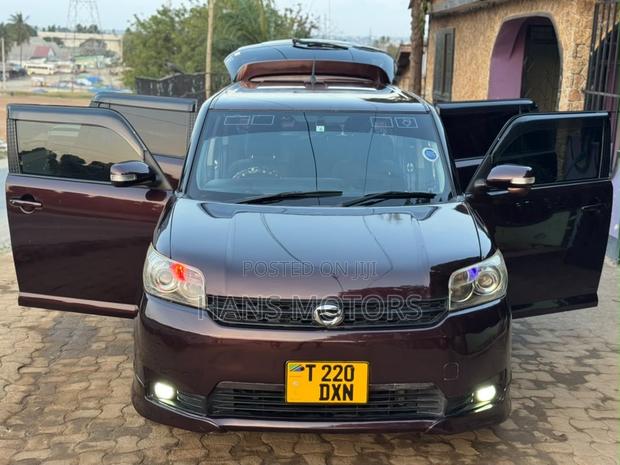 Toyota Corolla Rumion 2010 Burgundy