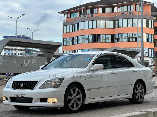Toyota Crown 2006 White