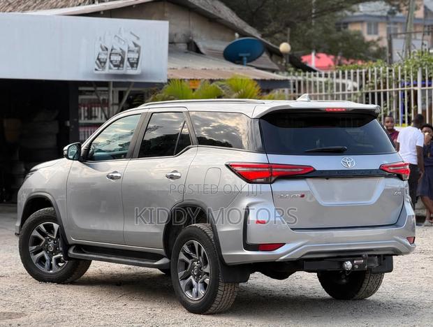 Toyota Fortuner 2024 Gray