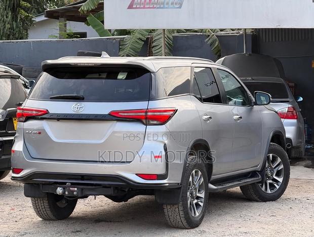 Toyota Fortuner 2024 Gray