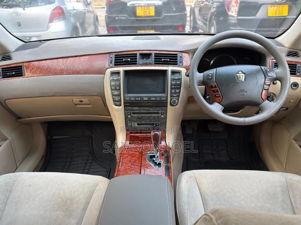 Toyota Crown Royale 2005 Purple