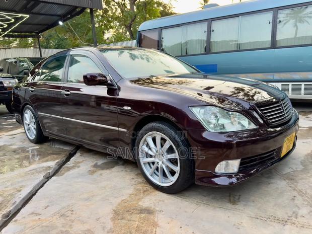 Toyota Crown Royale 2005 Purple