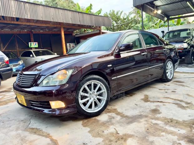 Toyota Crown Royale 2005 Purple