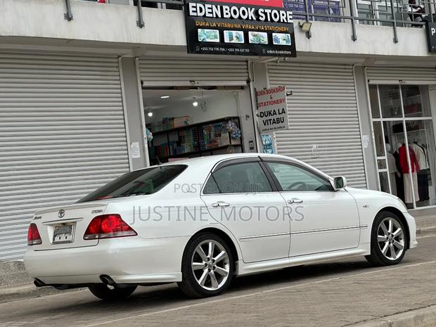 Toyota Crown Royale 2005 White
