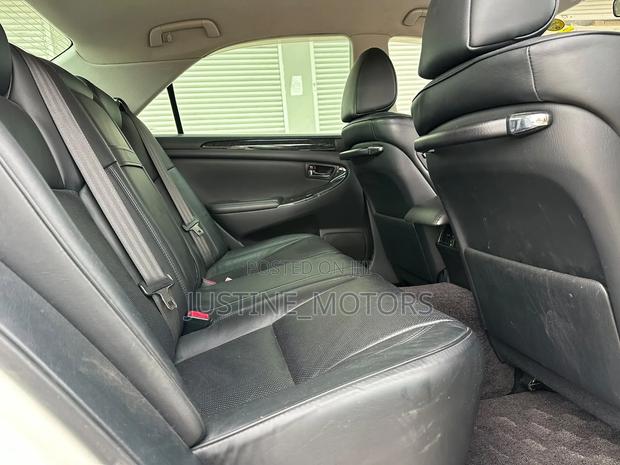 Toyota Crown Royale 2005 White
