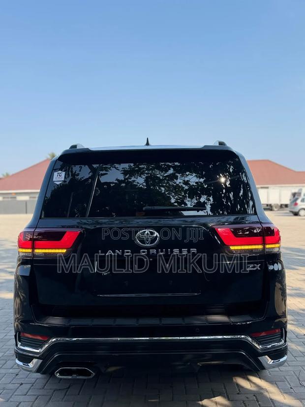 Toyota Land Cruiser 2023 Black
