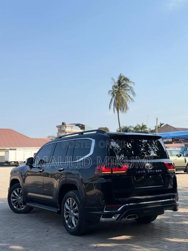 Toyota Land Cruiser 2023 Black