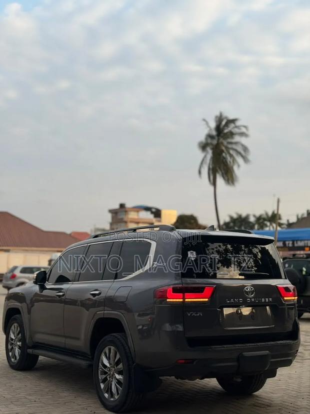 Toyota Land Cruiser 2024 Gray