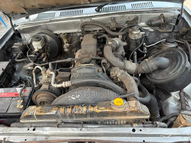 Toyota Hilux 2003 Blue