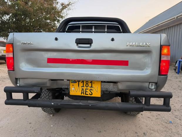 Toyota Hilux 2003 Blue