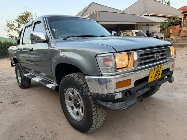 Toyota Hilux 2003 Blue