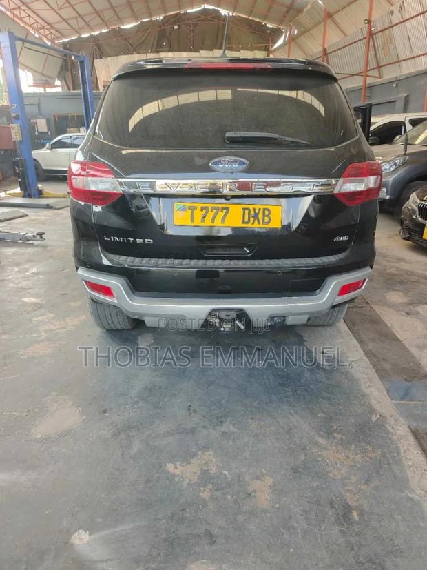 Ford Everest 2021 Black