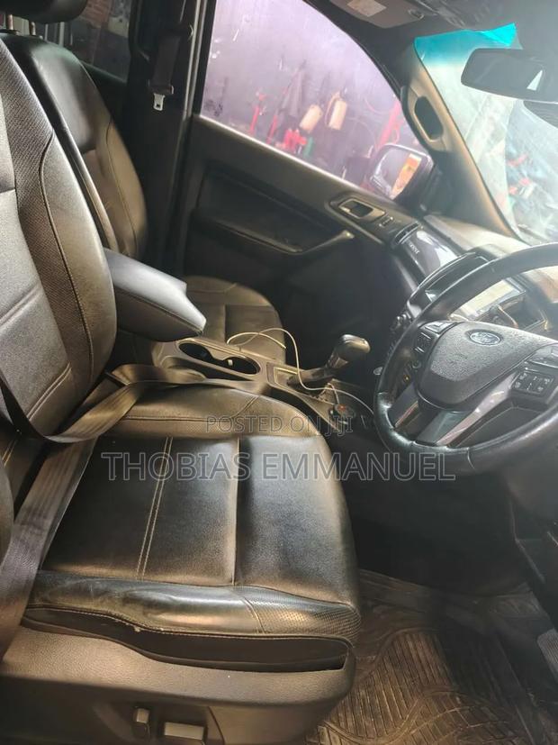 Ford Everest 2021 Black