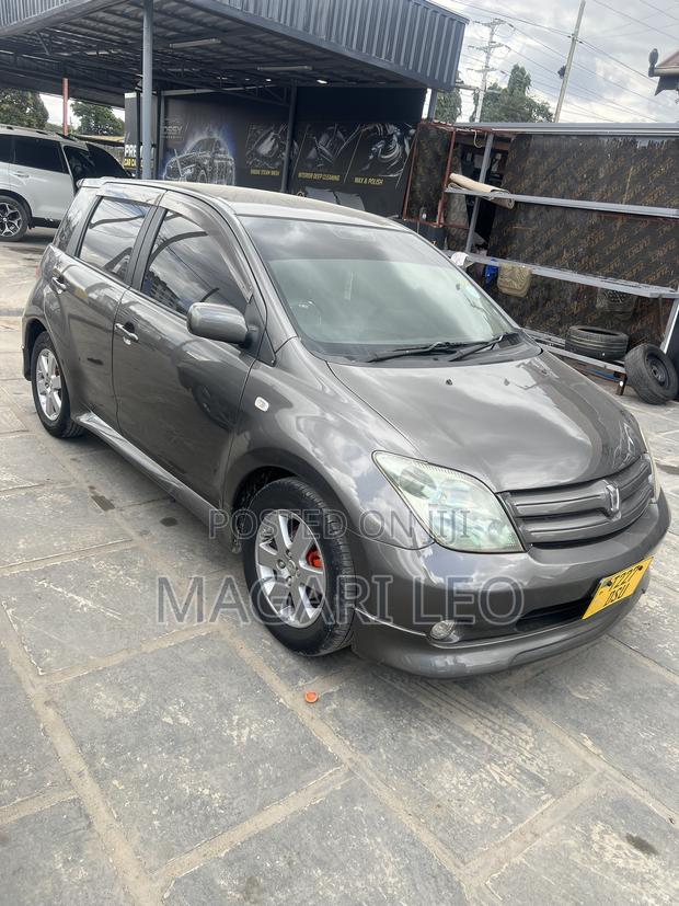 Toyota IST 2005 Gray