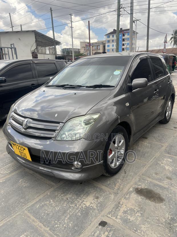 Toyota IST 2005 Gray