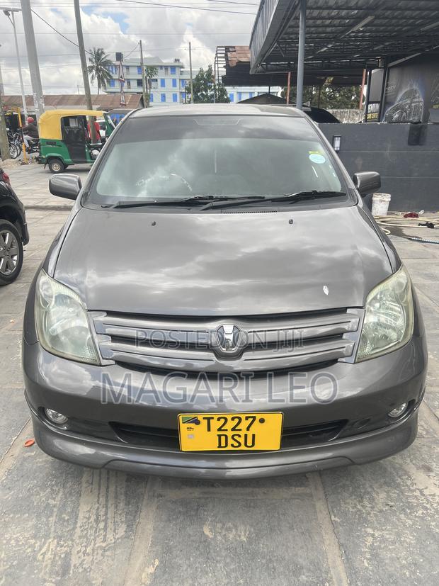 Toyota IST 2005 Gray