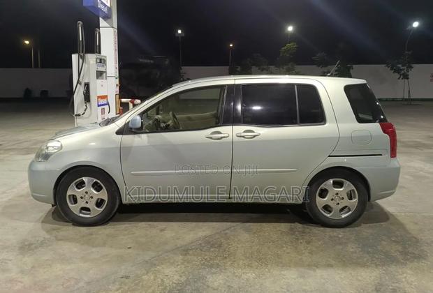 Toyota Raum 2005 Blue