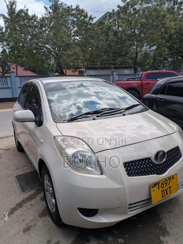 Toyota Vitz 2008 Ivory
