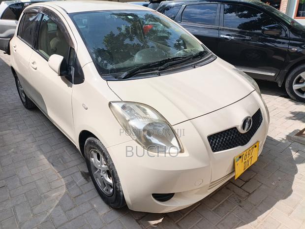 Toyota Vitz 2008 Ivory