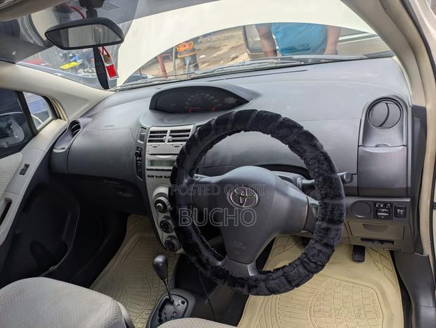 Toyota Vitz 2008 Ivory