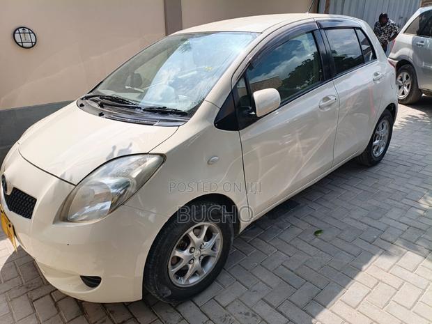 Toyota Vitz 2008 Ivory