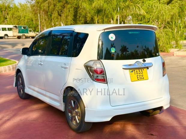 Toyota Ractis 2007 White