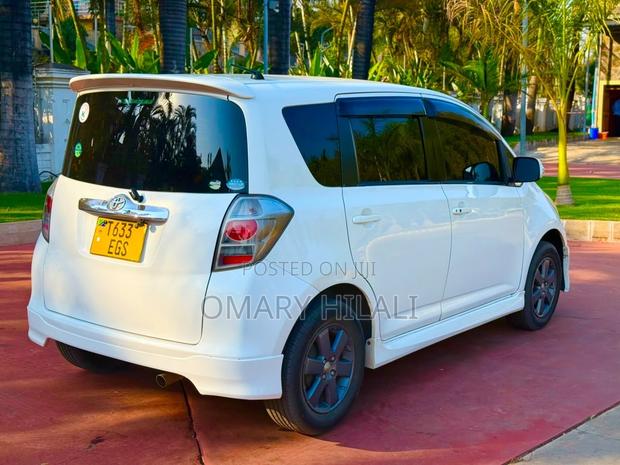 Toyota Ractis 2007 White