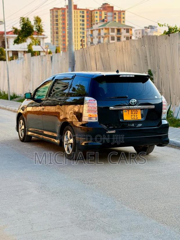 Toyota Wish 2005 Blue