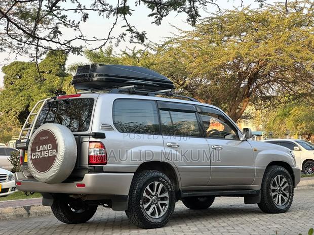 Toyota Land Cruiser 1999 Silver