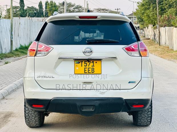 Nissan X-Trail 2.0 Petrol FWD 2013 White