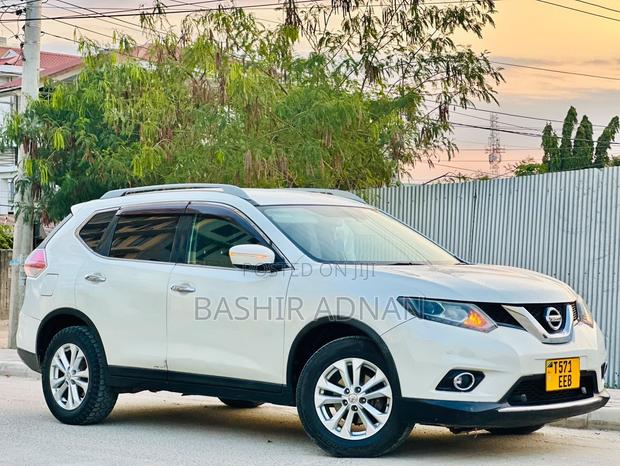Nissan X-Trail 2.0 Petrol FWD 2013 White