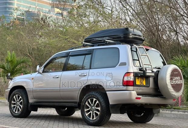 Toyota Land Cruiser 1999 Silver