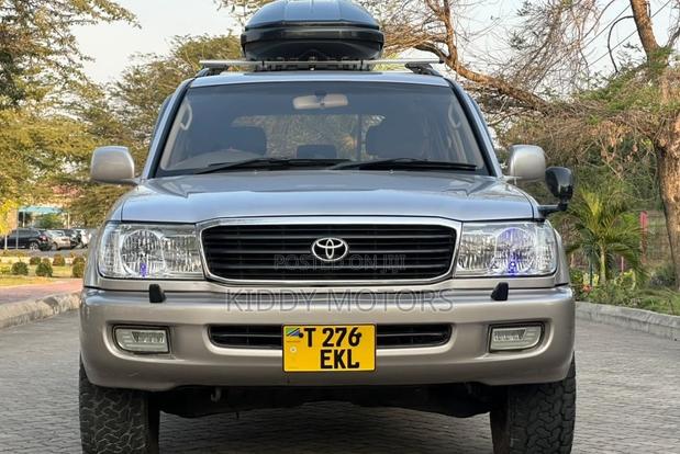 Toyota Land Cruiser 1999 Silver