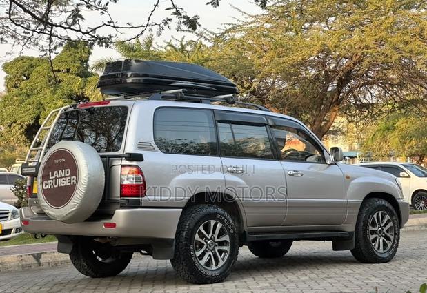 Toyota Land Cruiser 1999 Silver