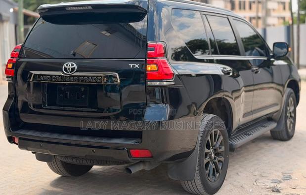 Toyota Land Cruiser Prado 2022 Black