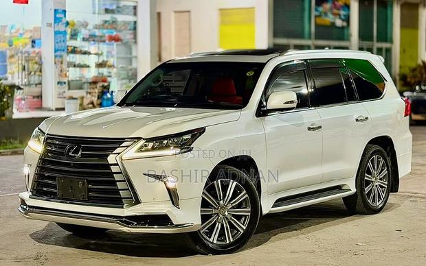 Lexus LX 570 AWD 2017 White