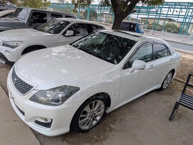 Toyota Crown 2009 White