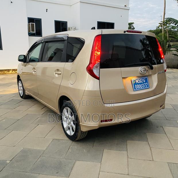 Toyota Passo Sette 2008 Gold