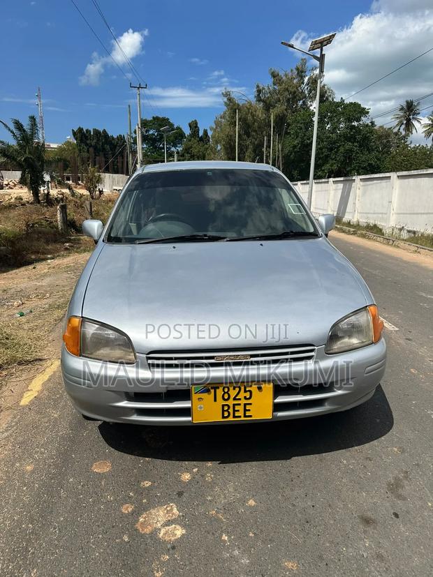 Toyota Starlet 2002 Silver